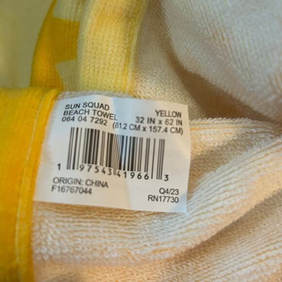 SUN SQUAD New 32" x 62" Yellow Sunshine Cotton Beach Towel - Picture 5 of 6